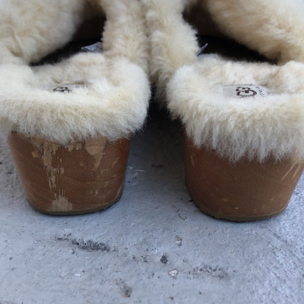 Ugg  Wooden Clogs - Picture 5 of 8